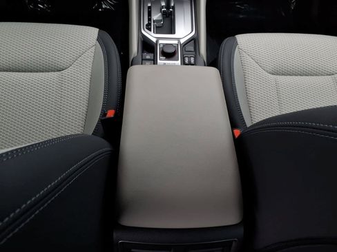 Certified 2023 Subaru Forester Premium AWD/4WD image 32