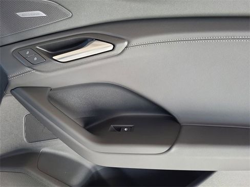 New 2025 Audi Q6 e-tron Premium Plus image 18