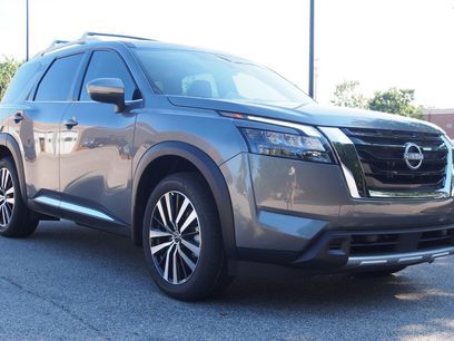 New 2025 Nissan Pathfinder Platinum w/ Cargo Package