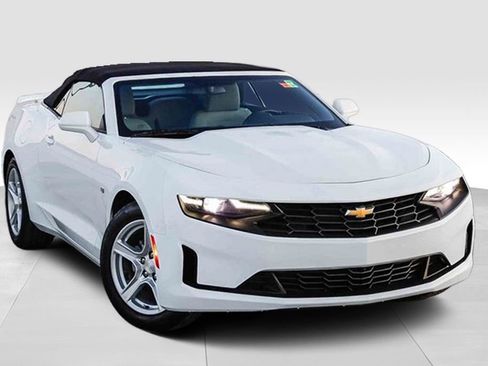 Used 2023 Chevrolet Camaro LT image 2