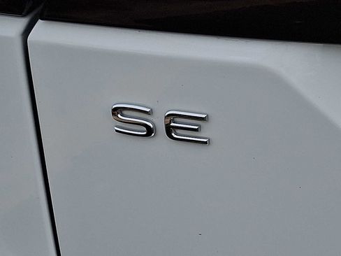 Used 2025 Volkswagen Atlas Peak Edition SE image 29