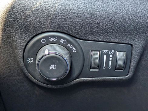 Used 2025 Jeep Compass Latitude w/ Altitude Special Edition image 23