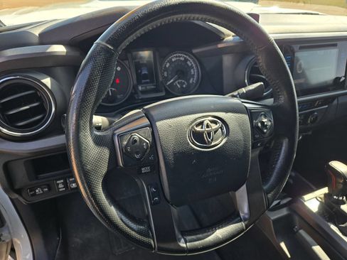 Used 2017 Toyota Tacoma TRD Pro AWD/4WD image 9
