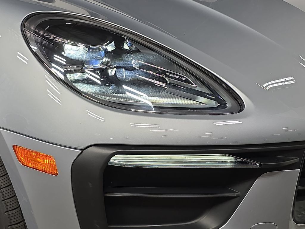 Certified 2023 Porsche Macan AWD/4WD image 12