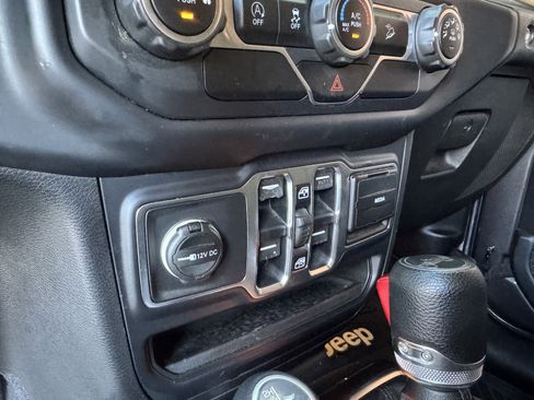 Used 2018 Jeep Wrangler Unlimited Sport S image 24