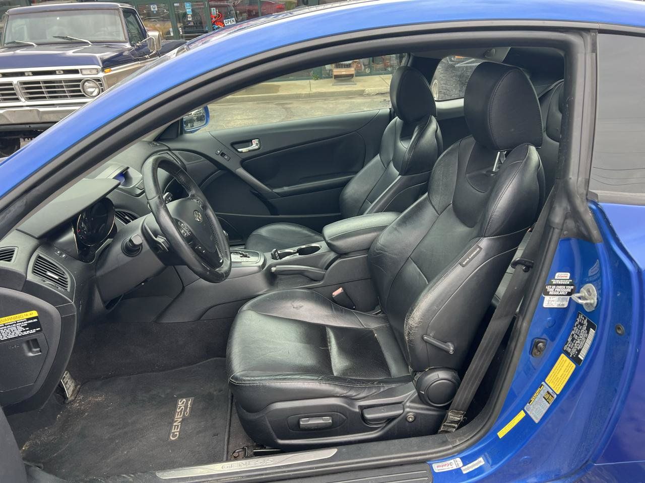 Used 2011 Hyundai Genesis 3.8 RWD image 6
