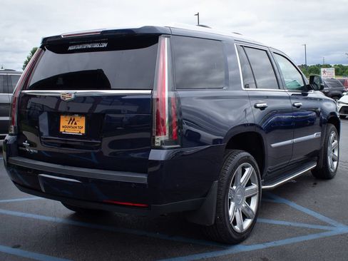 Used 2018 Cadillac Escalade Luxury AWD/4WD image 39