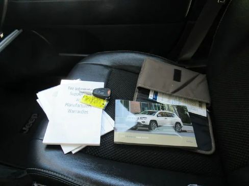 Used 2017 Jeep Compass Latitude image 15