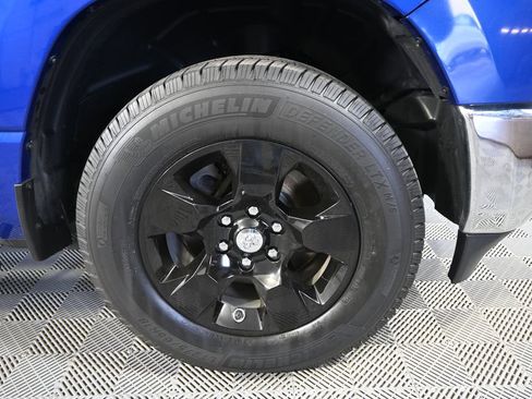 Used 2019 RAM 1500 Big Horn AWD/4WD image 12