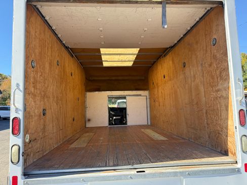 Used 2016 GMC Savana 3500 image 23