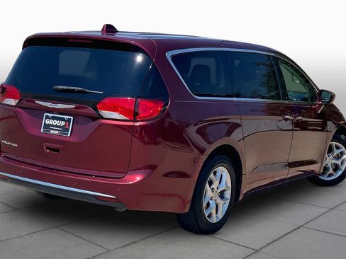 Used 2018 Chrysler Pacifica Touring Plus w/ Tire & Wheel Group FWD image 13