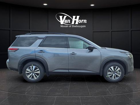 New 2026 Nissan Pathfinder SL AWD/4WD image 13