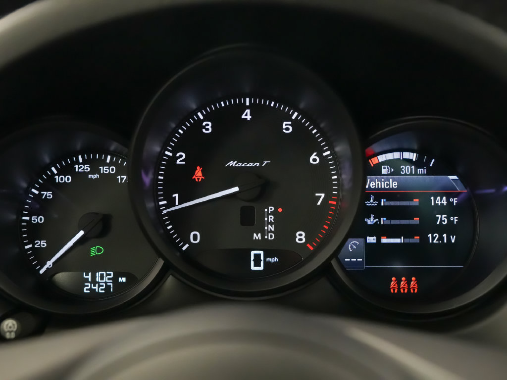 Certified 2026 Porsche Macan Turbo AWD/4WD image 26