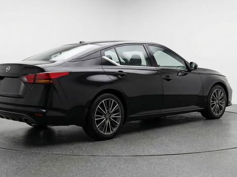 Used 2025 Nissan Altima 2.5 SV image 9