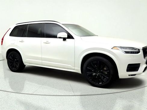 Used 2021 Volvo XC90 T6 Momentum AWD/4WD image 3