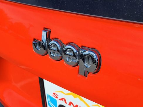 Used 2021 Jeep Cherokee Latitude FWD image 29