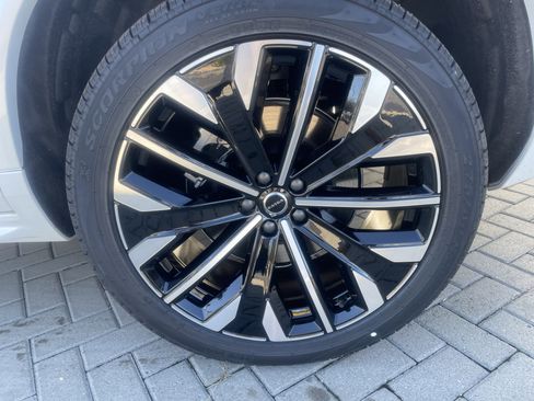 New 2026 Volvo XC90 T8 Ultra w/ Protection Package Premier image 8