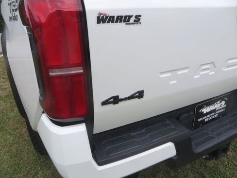 Used 2024 Toyota Tacoma TRD Off-Road AWD/4WD image 10
