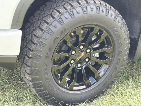 Used 2023 GMC Sierra 1500 AT4X AWD/4WD image 17