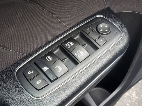 Used 2015 Dodge Charger SXT RWD image 25