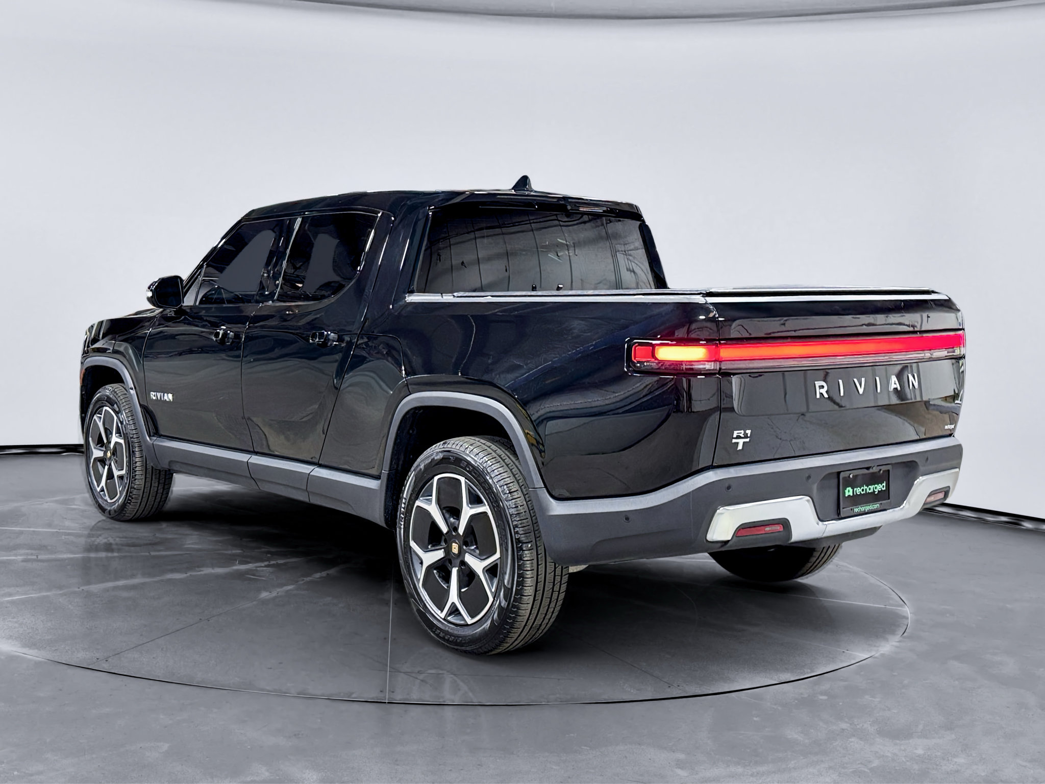 Used 2023 Rivian R1T Adventure Dual AWD/4WD image 2
