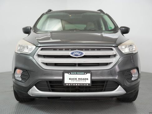 Used 2018 Ford Escape SE image 2