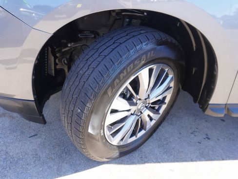 Used 2020 Nissan Pathfinder SV image 27