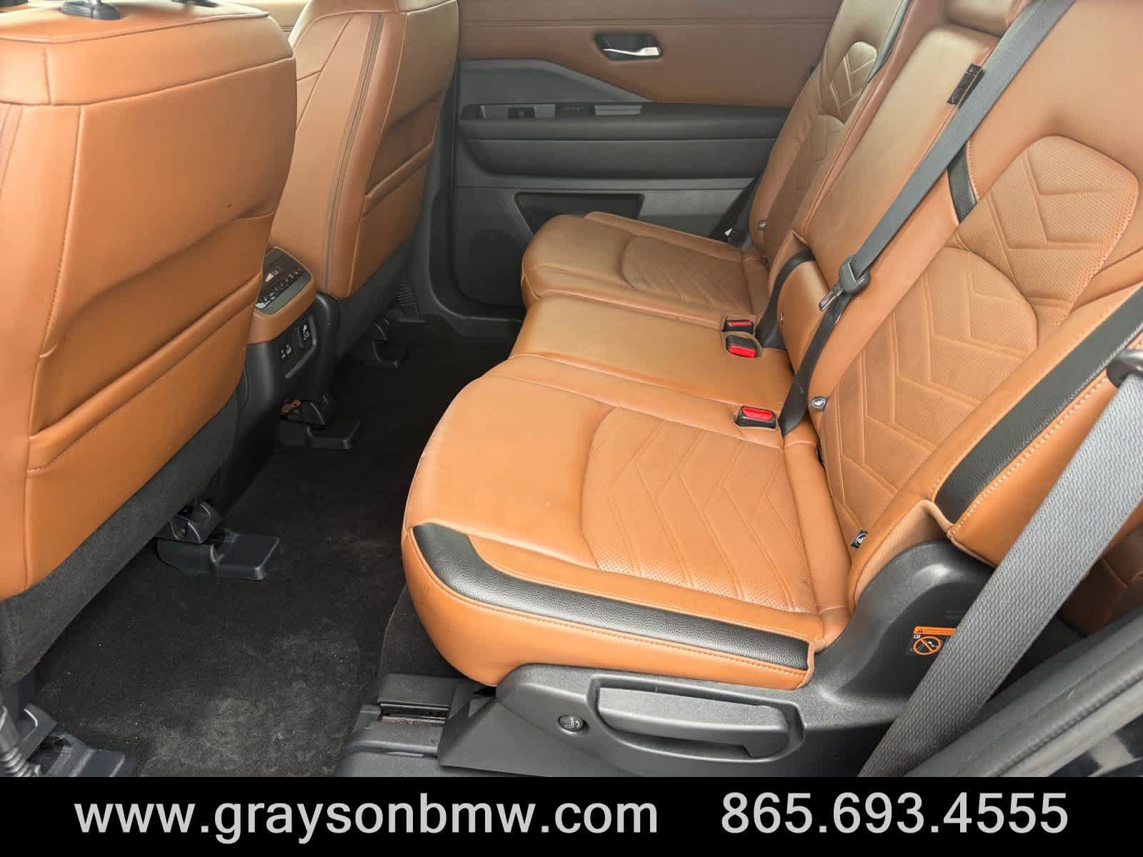 Used 2023 Nissan Pathfinder Platinum w/ Cargo Package AWD/4WD image 14