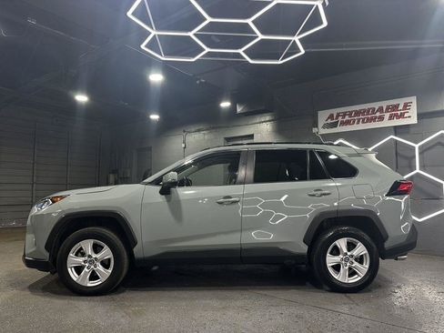 Used 2019 Toyota RAV4 XLE w/ Convenience Package AWD/4WD image 4
