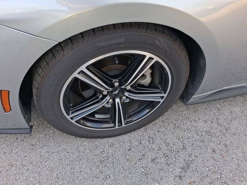 Used 2024 Ford Mustang Premium image 3