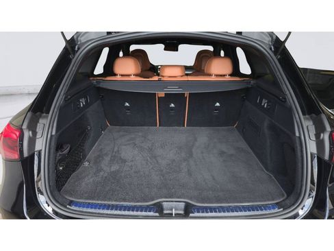 Used 2025 Mercedes-Benz GLC 300 4MATIC image 25