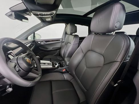 New 2026 Porsche Macan AWD/4WD image 5