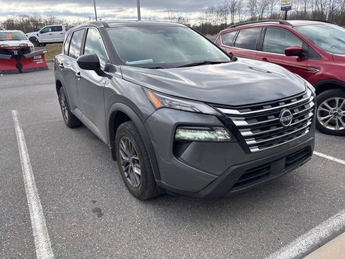 Used 2025 Nissan Rogue S image 3