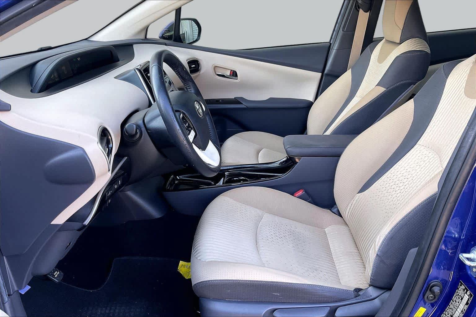 Used 2018 Toyota Prius Three FWD image 8