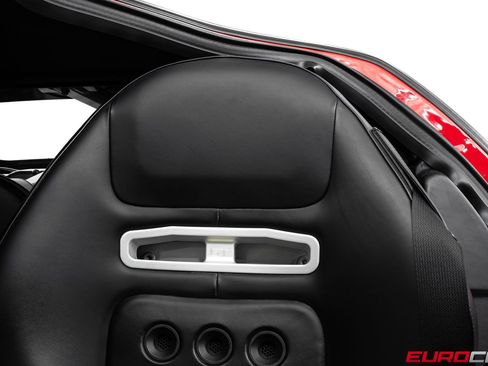 Used 2005 Ford GT RWD image 42