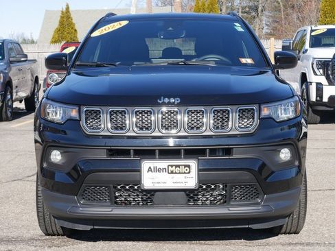 Used 2024 Jeep Compass Latitude image 2