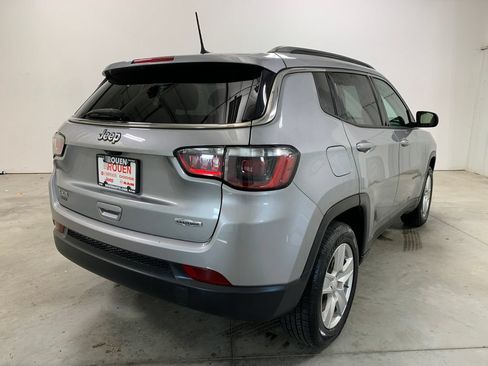Used 2022 Jeep Compass Latitude AWD/4WD image 9