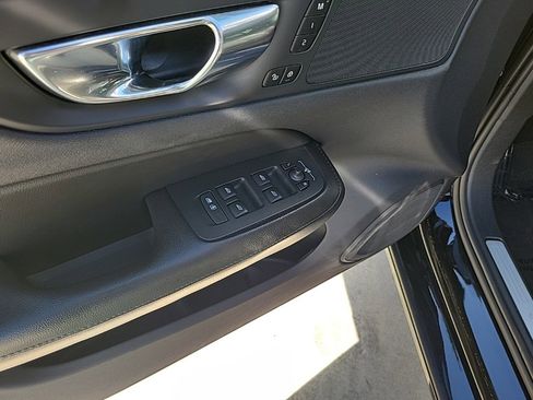 Used 2021 Volvo S60 T5 Momentum image 16