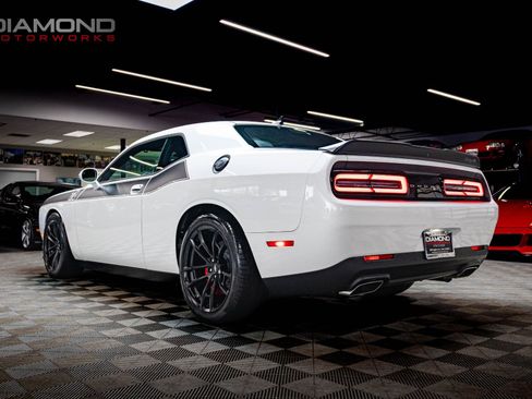 Used 2023 Dodge Challenger R/T w/ T/A Package image 2