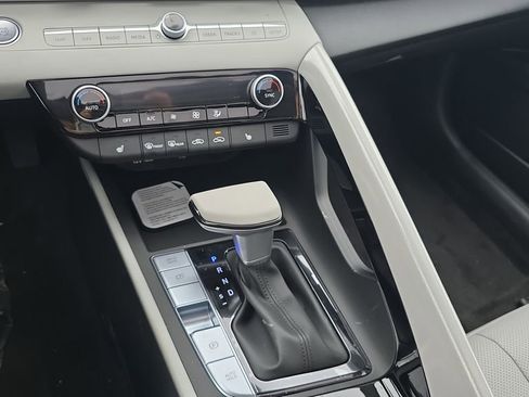 New 2026 Hyundai Elantra Limited FWD image 15