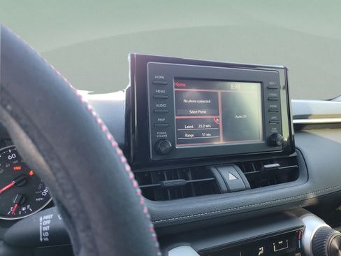 Used 2019 Toyota RAV4 LE FWD image 17