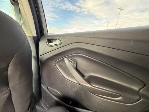 Used 2017 Ford Escape SE w/ SE Cold Weather Package FWD image 19