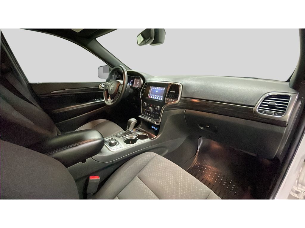 Used 2019 Jeep Grand Cherokee Laredo AWD/4WD image 18