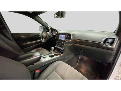 Used 2019 Jeep Grand Cherokee Laredo AWD/4WD image 18