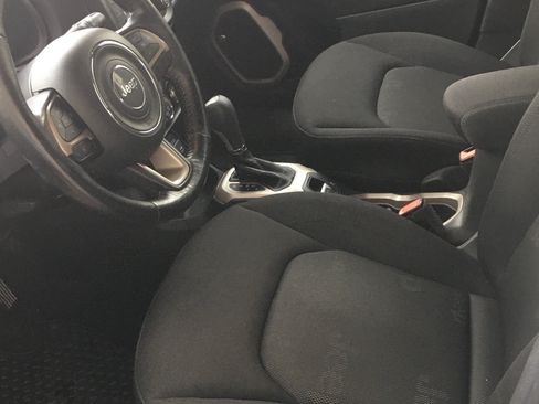 Used 2016 Jeep Renegade Latitude w/ Cold Weather Group AWD/4WD image 9