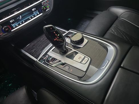 Used 2022 BMW 740i w/ M Sport Package image 26