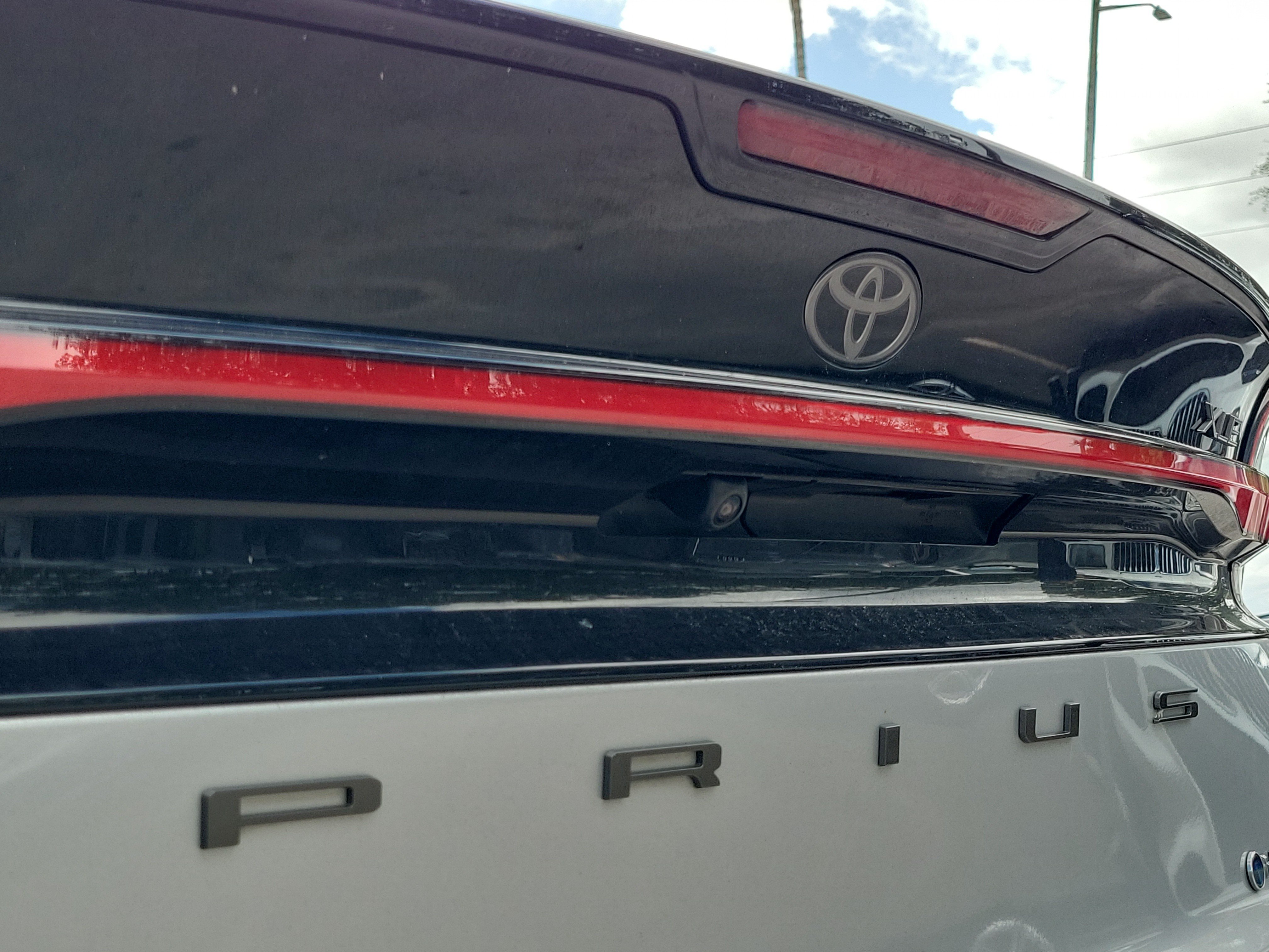 Used 2024 Toyota Prius XLE FWD image 6