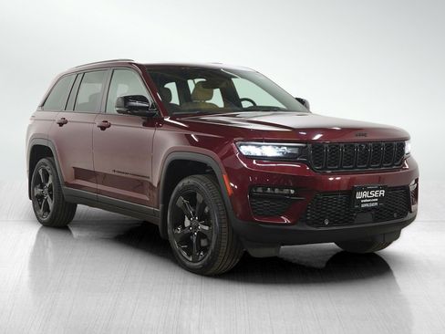 Used 2024 Jeep Grand Cherokee Limited w/ Luxury Tech Group II image 7