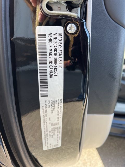 Used 2024 Chrysler Pacifica Limited FWD image 25