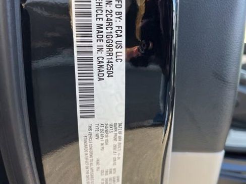 Used 2024 Chrysler Pacifica Limited FWD image 25